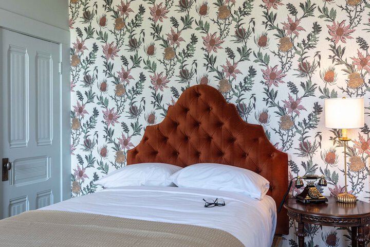 1 Queen Bed (10 of 19)