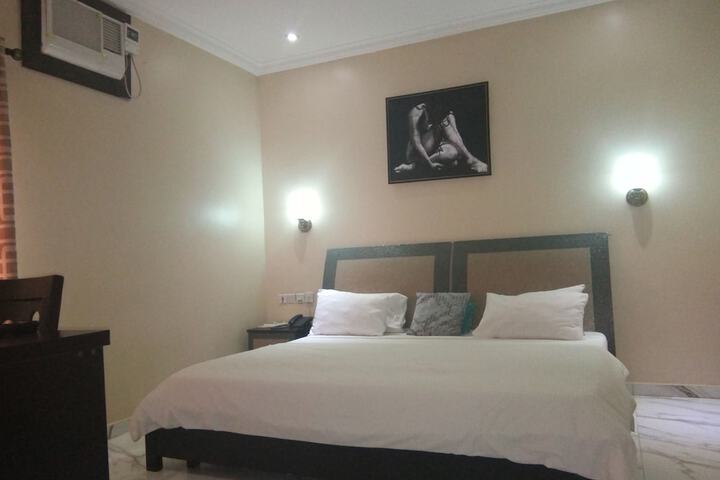 Room 13 of 24