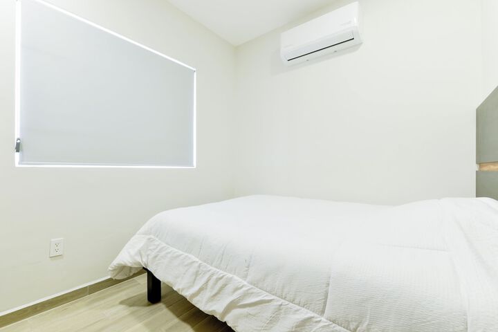 Room 4 of 228