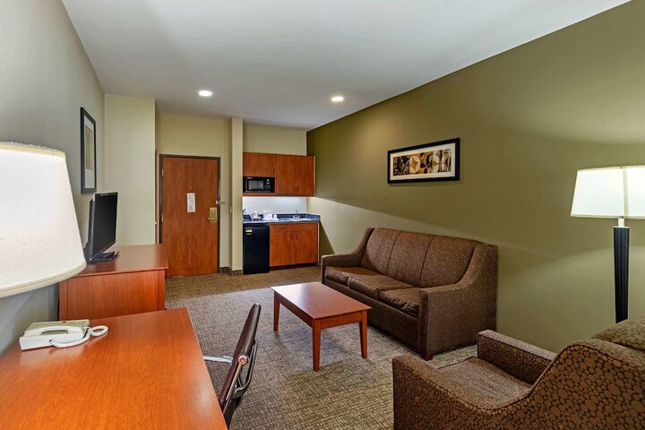 1 King Bed Suite (26 of 44)