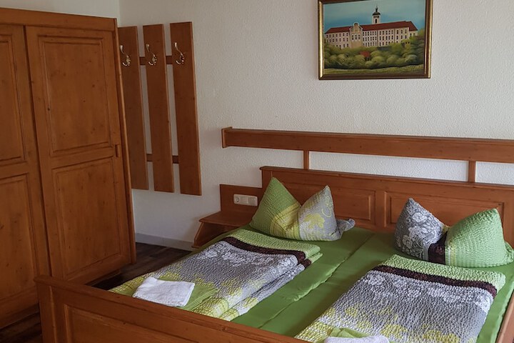 Room 9 of 12