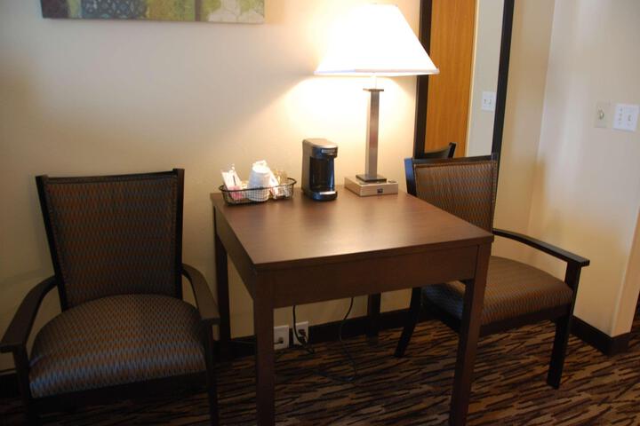 1 Queen Bed Shower Microwave and Refrigerator Flat Screen Television High Speed Internet Accessible Full Breakfast (4 of 20)