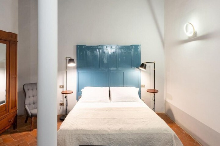 Room 2 of 31