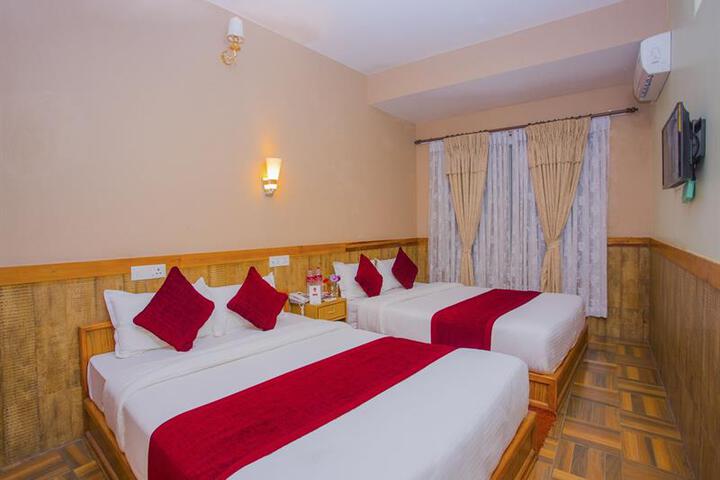 OYO 220 GRAND SHIVALAYA HOTEL AND RESTRO