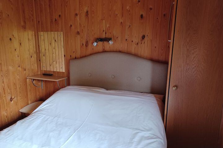 Room 13 of 105