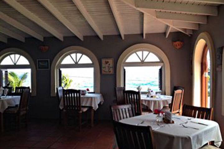 Dining 36 of 51
