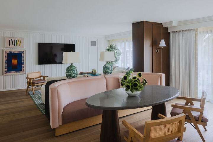 Hotel Interior 118 of 132