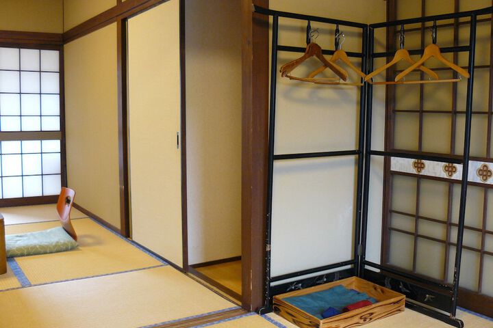 Room 4 of 33