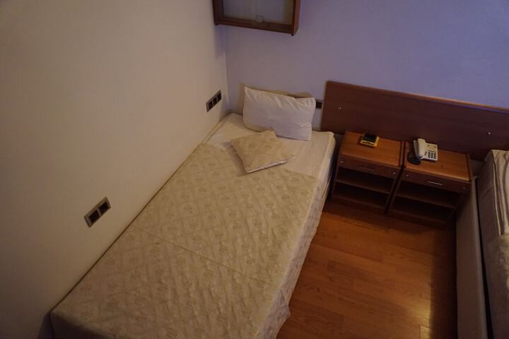 Room 21 of 49