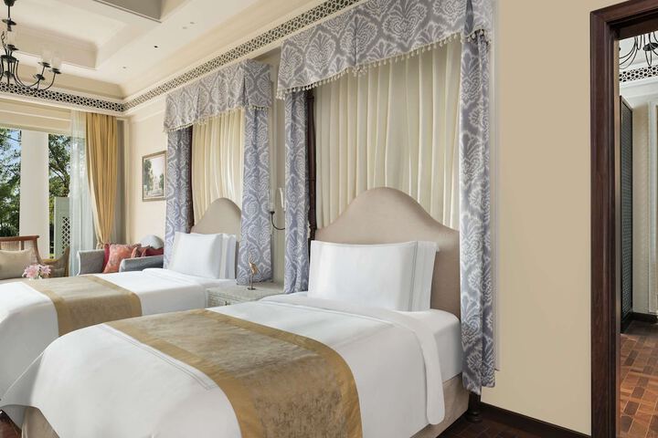 Room 34 of 320