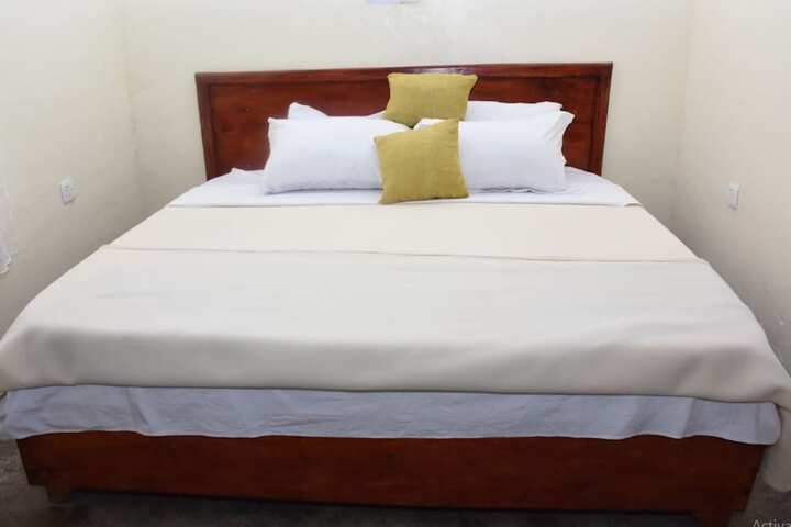 Room 7 of 11