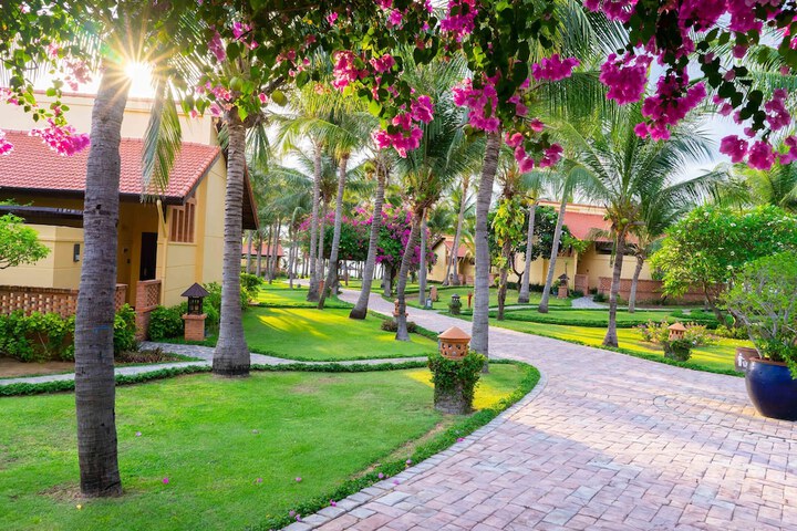 Hotel Exterior 122 of 138