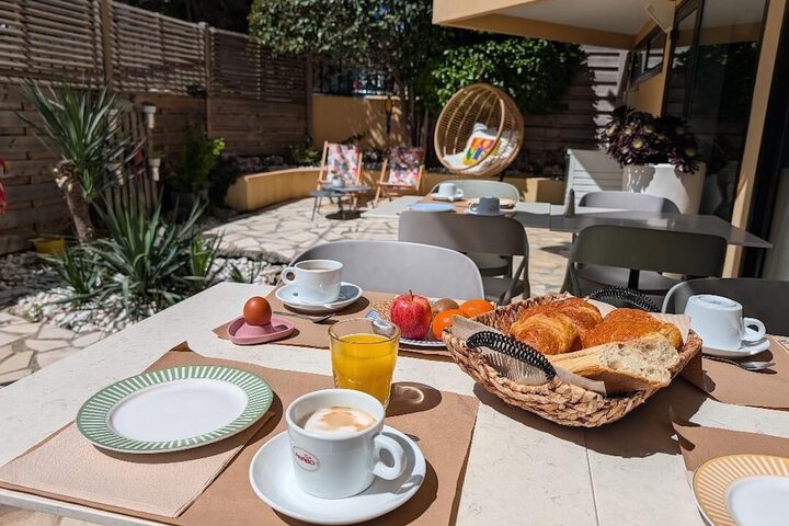 Breakfast/Coffee Service 69 of 92