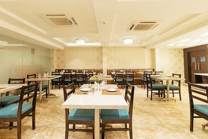 Dining 9 of 14