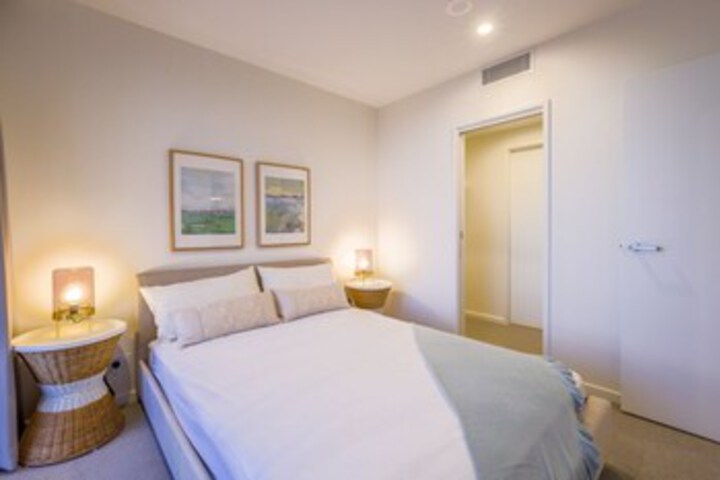 Room 11 of 14