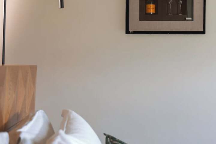 Room 26 of 100