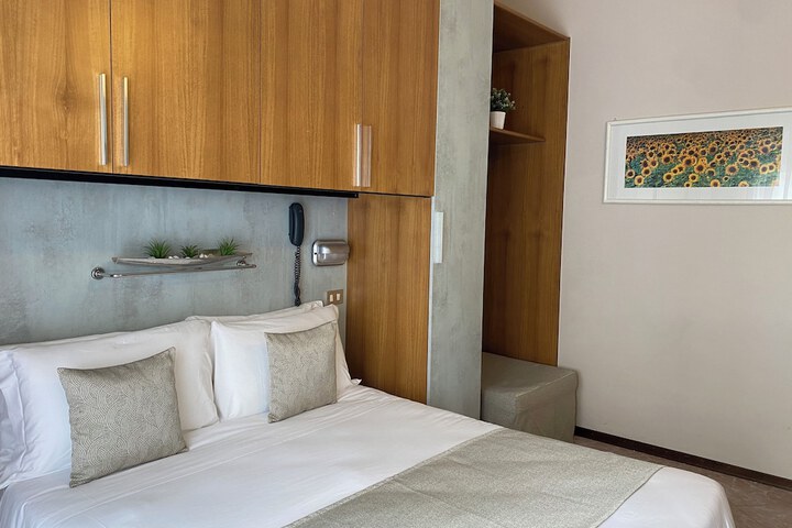 Room 36 of 102