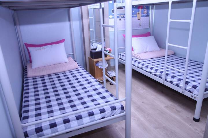 Room 12 of 70