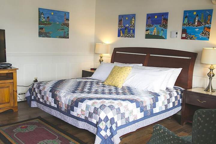 Lanes Privateer Inn