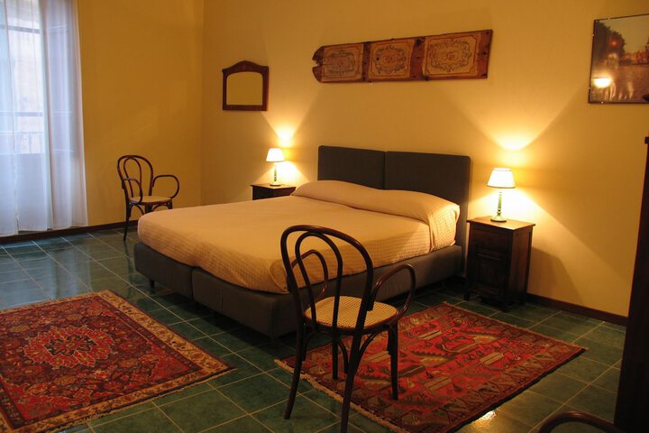 Room 5 of 11