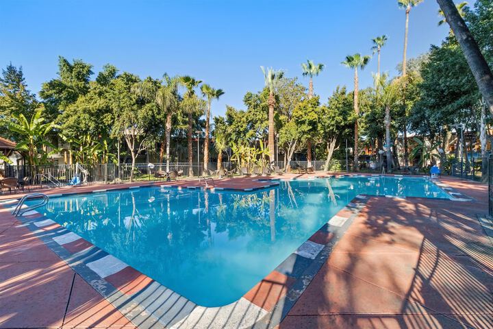 Pool image of SureStay by Best Western Bakersfield Central