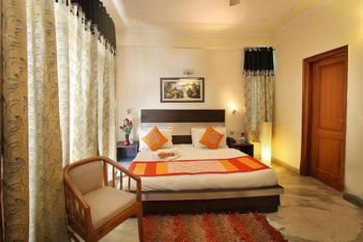 Room 9 of 25