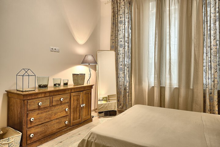Room 10 of 29