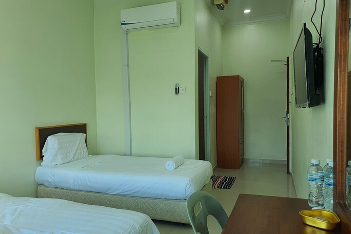 Room 8 of 25
