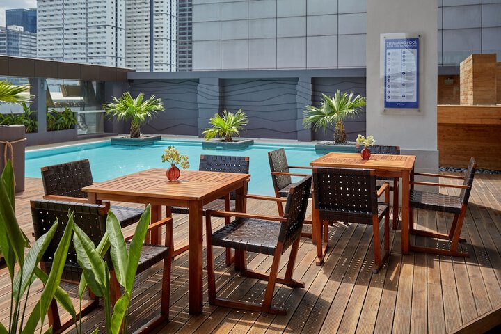 Pools & Facilities