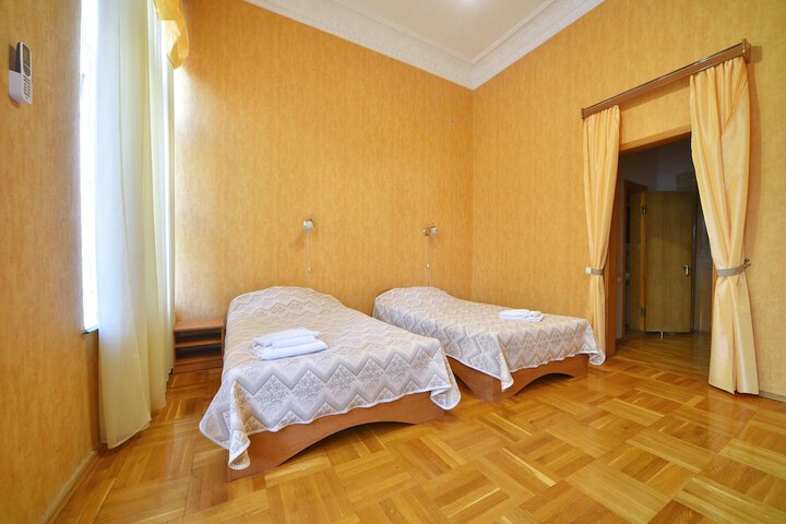 Room 34 of 40