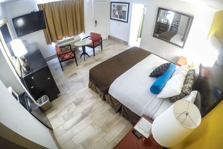 1 King Bed (2 of 5)