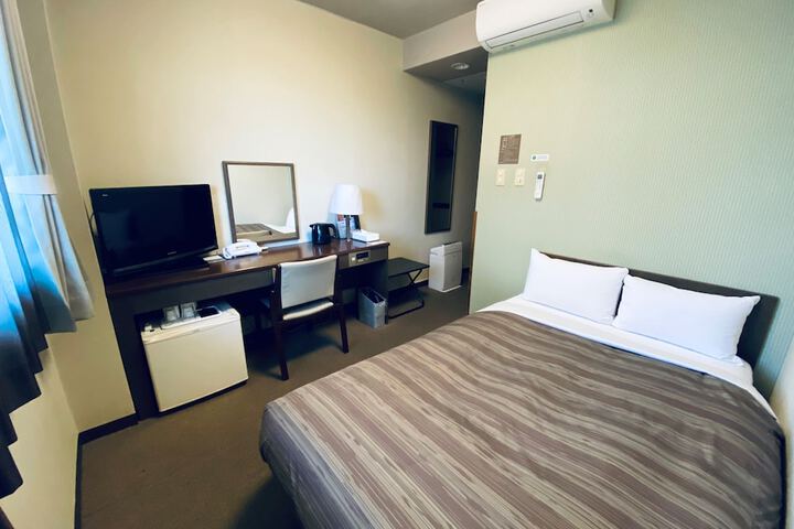 Room 10 of 33