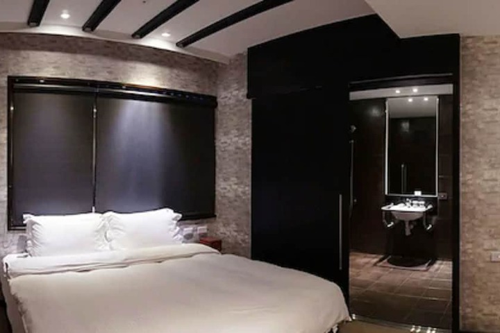 Room 43 of 89