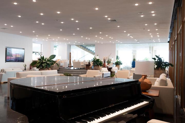 Business Center 145 of 199