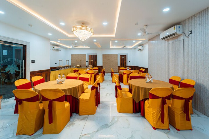 Ballroom/Hall 38 of 51