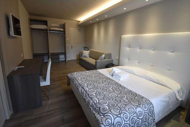 Room 13 of 44