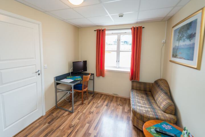 Room 10 of 17