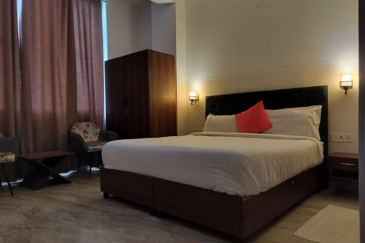 Room 28 of 48