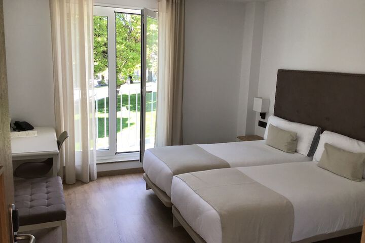 Room 12 of 37