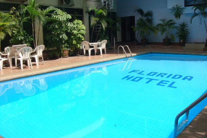Hotel Pool