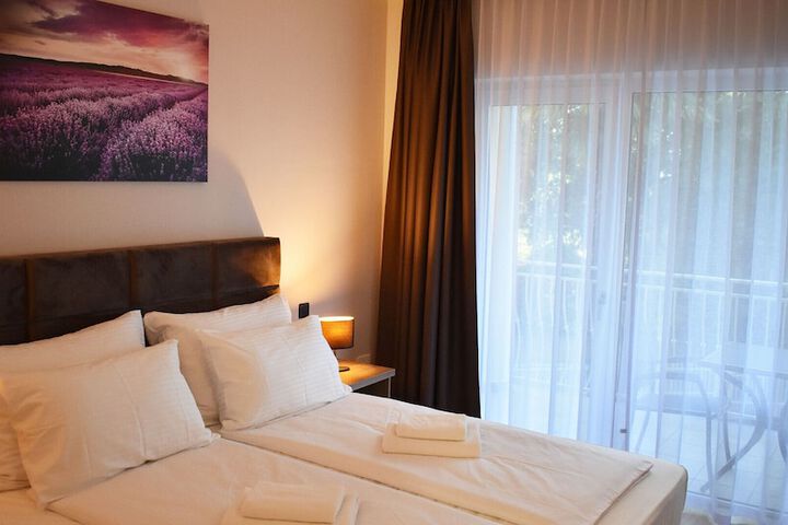 Room 4 of 40