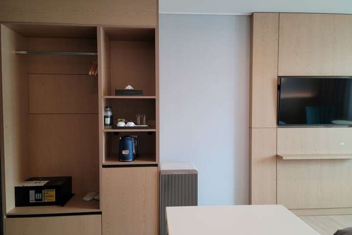 Room 10 of 94