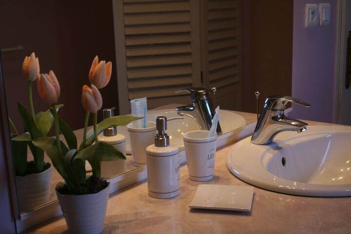 Room 12 of 27