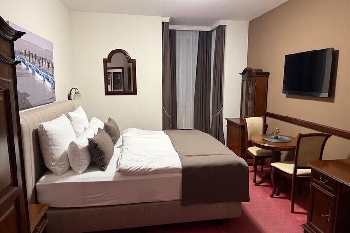 Room 5 of 20