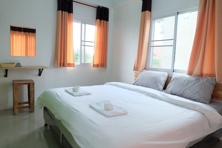 Room 4 of 32