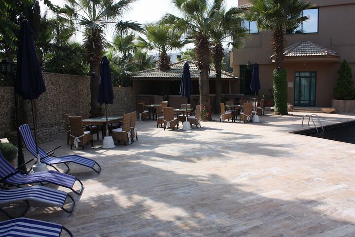 Hotel Pool