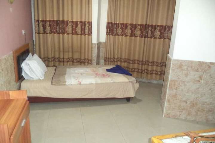 Room 15 of 74