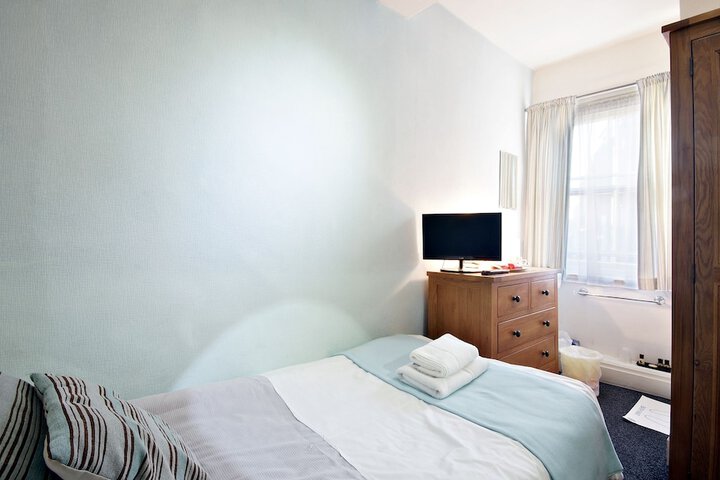 Room 2 of 61