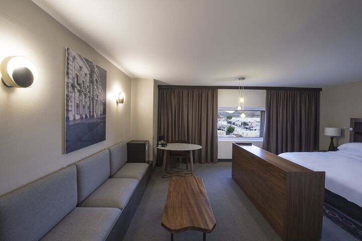 Room 16 of 44