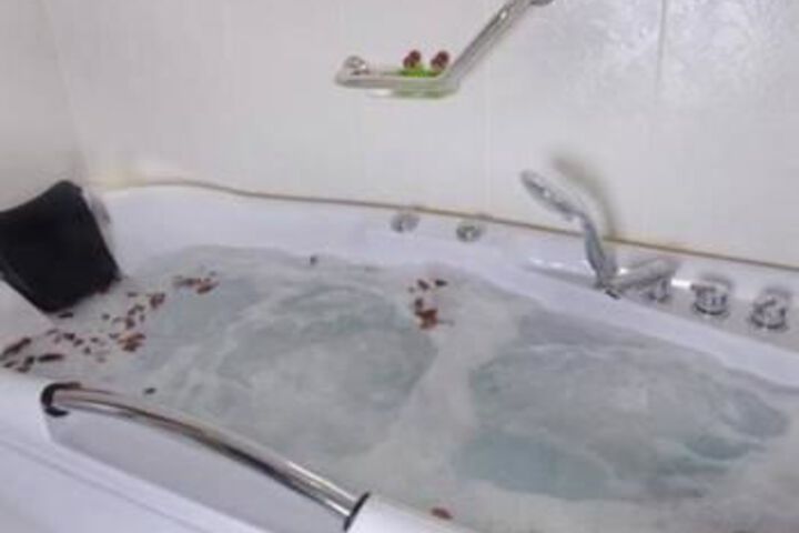 Hot Tub 11 of 17